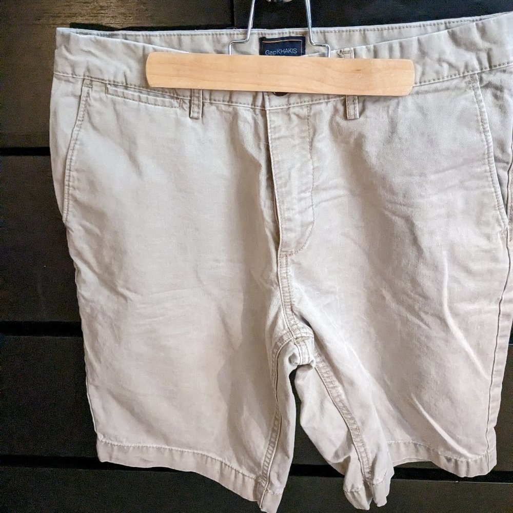 Tan Shorts - Gap - 31